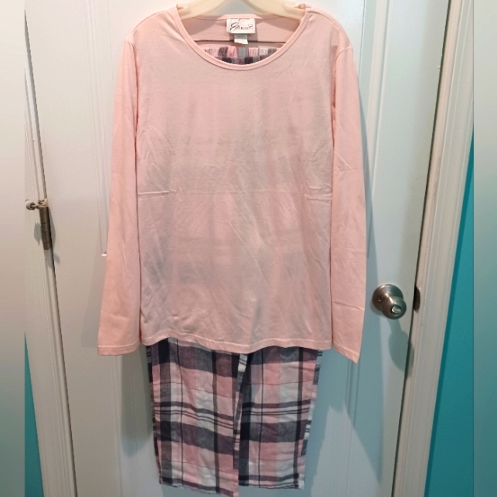 NWOT EASY ESSENTIALS WOMEN'S COTTON FLANNEL 2-PIECE PAJAMA SET!